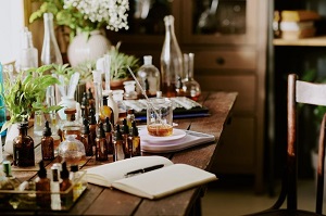 راهنمای خرید اسانس عطر برای برندهای ادکلن‌سازی