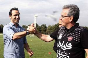 علی کریمی واسطه گرفتن میزبانی برای پرسپولیس در دبی!
