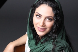 عکس جالب از کودکی مونا فرجاد در کنار پدرش