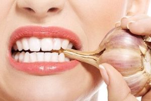 از بین بردن بوی سیر با 11 راه حل ساده، کاربردی و موثر