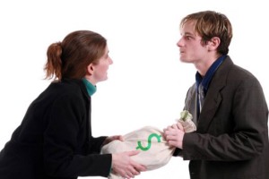 شوهرم به من خیانت مالی کرده است!!