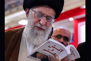 توجه رسانه های جهان به تصویر رهبر انقلاب در حال مطالعه کتاب «آتش و خشم»