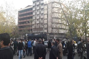 ناآرامی‌های پراکنده در خیابان انقلاب تهران