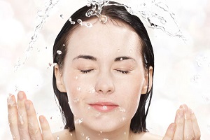 3 راه کاربردی برای پاکسازی عمیق و شستشوی صورت