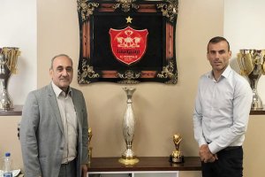 سید جلال حسینی با پرسپولیس سفید امضا کرد