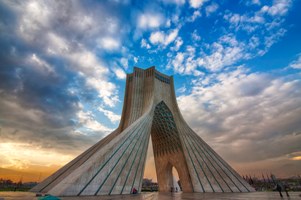 عکس دیدنی سال ۱۳۴۹؛ میدان آزادی در مراحل پایانی ساخت!