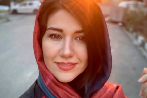 خوشحالی نیلوفر خواهر شاهرخ استخری از زیاد شدن فالوور هایش! عکس