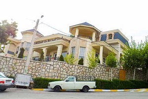دانشجویان: دیوار‌های «باستی هیلز» را تخریب کنید