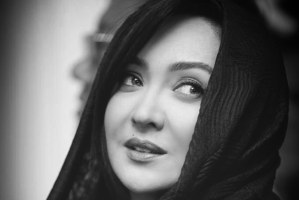 نیکی کریمی و انتشار عکس بدون حجاب مادرش!