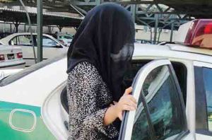 عروس خانواده عکس های خصوصی مادرشوهر را در فضای مجازی منتشر کرد