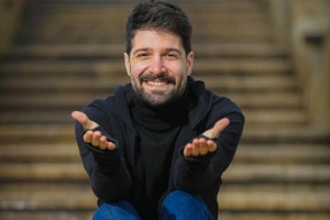 حمید هیراد روی تخت بیمارستان به هوادارانش چه گفت؟ + عکس
