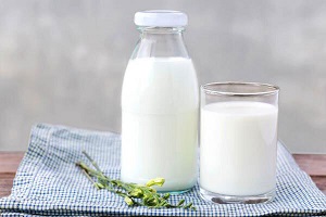 این خوراکی ها را هرگز با شیر نخورید