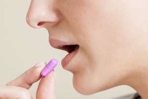 عوارض خطرناک خوردن قرص بدون آب