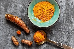 درمان سرماخوردگی با شیر زردچوبه + طرز تهیه شیر زردچوه
