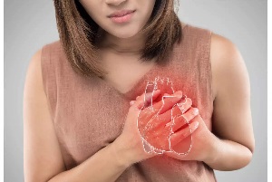 حمله قلبی در زنان و علائم مربوط به آن