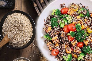 کینوا را به دلیل این خواص به رژیم غذایی اضافه کنید + چگونگی مصرف کینوا