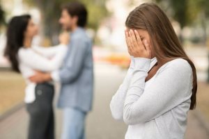 با شوهر خیانتکارم چه کنم؟