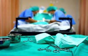 قصور پزشکی دختر 10 ساله را به کما برد و جان پدر را گرفت