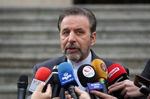 واعظی : تحریم های بیت رهبری رفع می شود 