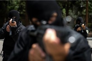 فیلم بازداشت زن تروریست در جنوب شرق ایران