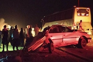 عکسی هولناک از له شدن پژو ۴۰۵ در تصادف با اتوبوس