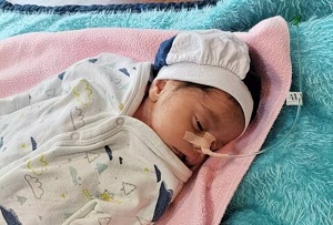 تصویر نوزادی که کنار شیرخوارگاه آمنه رها شد 