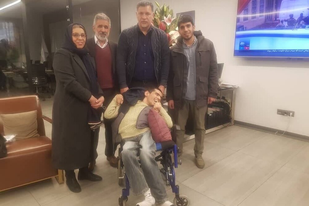 هدیه ویژه علی دایی به جوان معلول هوادار پرسپولیس