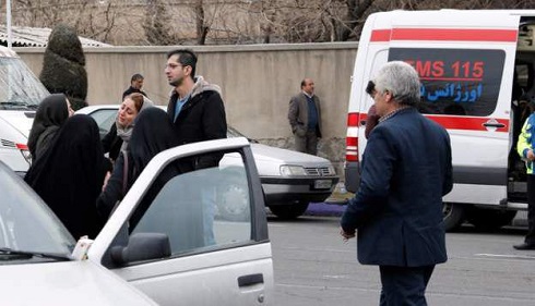 خانواده سرنشینان هواپیما در فرودگاه مهرآباد خانواده سرنشینان هواپیما در فرودگاه مهرآباد