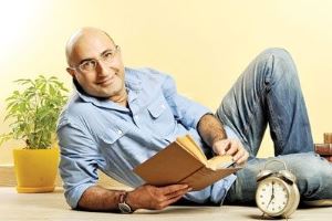 بدون خرید بلیت یا رزرو هتل با منصور ضابطیان به سفر بروید!