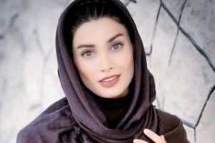 سلفی تینا آخوندتبار بدون آرایش!