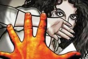 سکوت زن درمقابل آزار و اذیت جنسی باعث ریزش موهایش شد! عکس