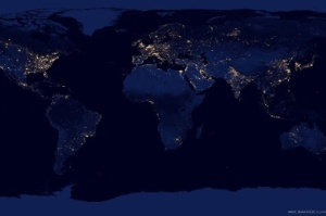 عکس بی نظیر زمین در شب از فاصله 824 کیلومتری!