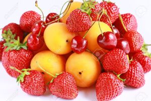 به این دلایل زیاد توت فرنگی, زردآلو و گیلاس نخورید!!