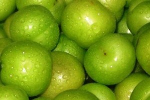 گوجه سبز و چغاله بادام، نوبرانه های بهاری و خواص آنها