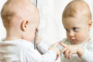 عادت صحبت کردن با خود، از لحاظ روان شناختی خوب است یا بد؟
