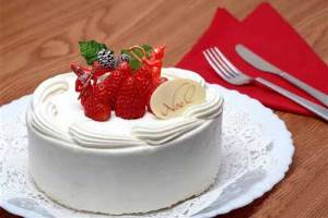 چگونه خامه فرم گرفته برای تزیین کیک درست کنیم؟