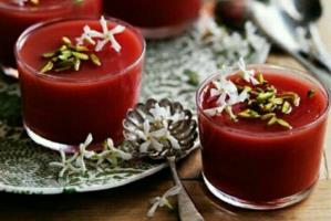 شب یلدا امسال پودینگ هندوانه و گلاب درست کنید