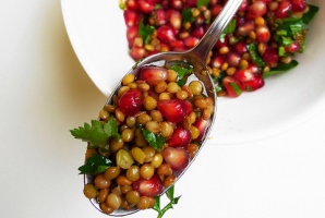 سالاد عدس و انار، شامی خوش طعم و سبک برای شب های زمستان