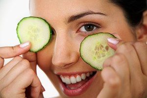 از بین بردن سیاهی دور چشم با چند روش ساده خانگی