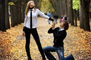 مردی که عاشق تان است این خصوصیات را دارد