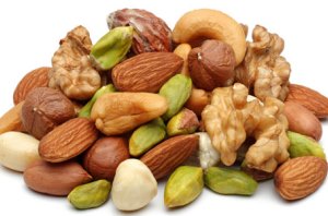 با این ترفند تازه و مرغوب بودن آجیل را تشخیص دهید