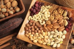 نگهداری آجیل در اتاق یا یخچال؟ کدام صحیح است؟