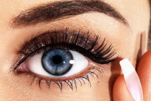 مژه های تان را بدون ریمل پرپشت و مشکی کنید