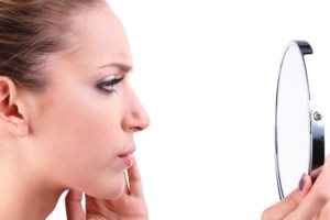 از بین بردن جوش صورت با درمانهای کارساز خانگی