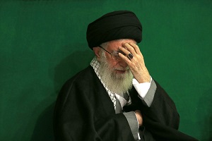 عکس های حضور مقام معظم رهبری در مراسم ترحیم مادر روحانی