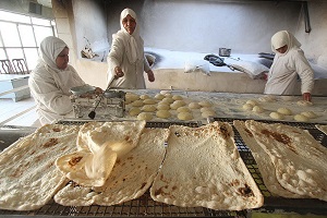 نانوایی فاطمیه با کارکنان خانم