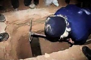 نبش قبر نوه امام کاظم (ع) توسط داعش + عکس