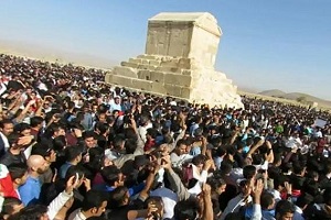  تجمع مقابل مقبره کوروش
