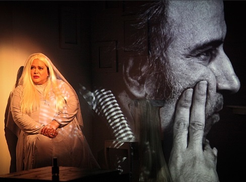 بهاره رهنما در "انگار در چشمان تو اسب می دود"