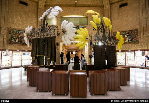 هنرنمایی یک زن روی علم -2